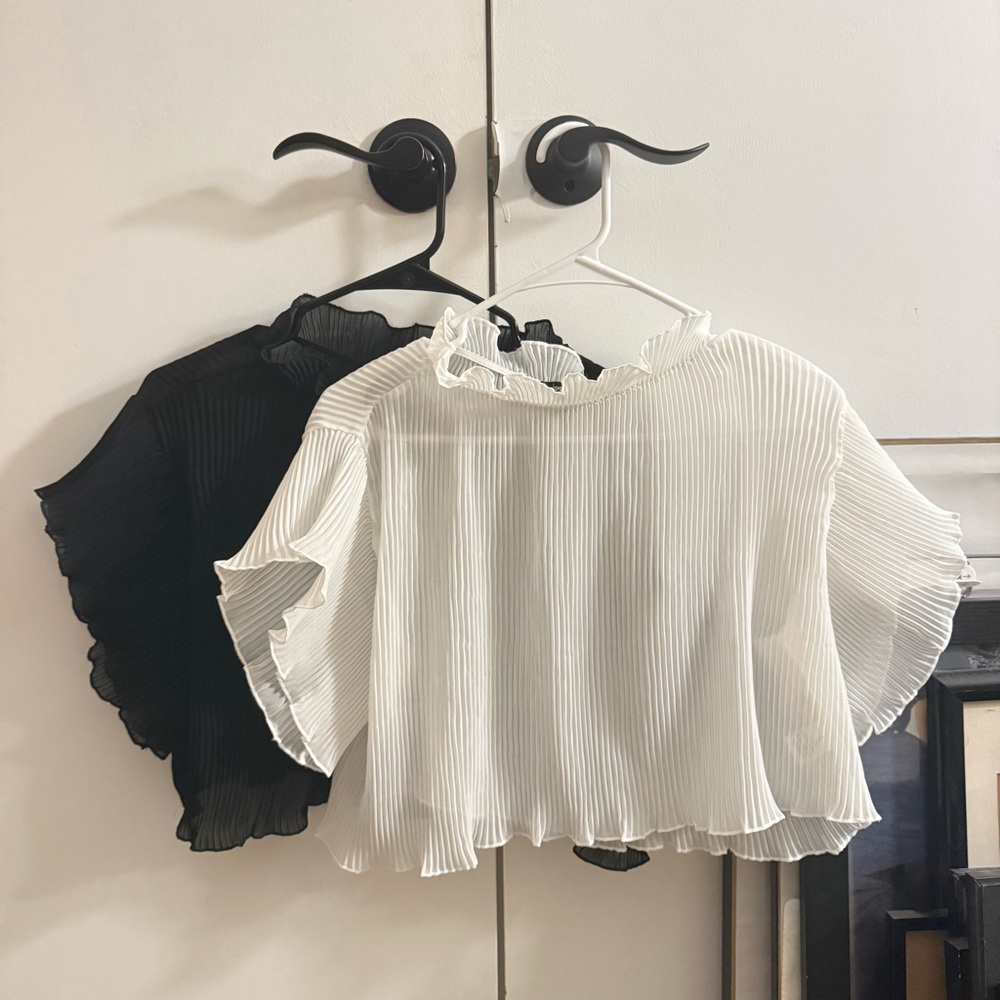 Elegant White and Black Cropped Mesh Blouse - 2pc - Size Small